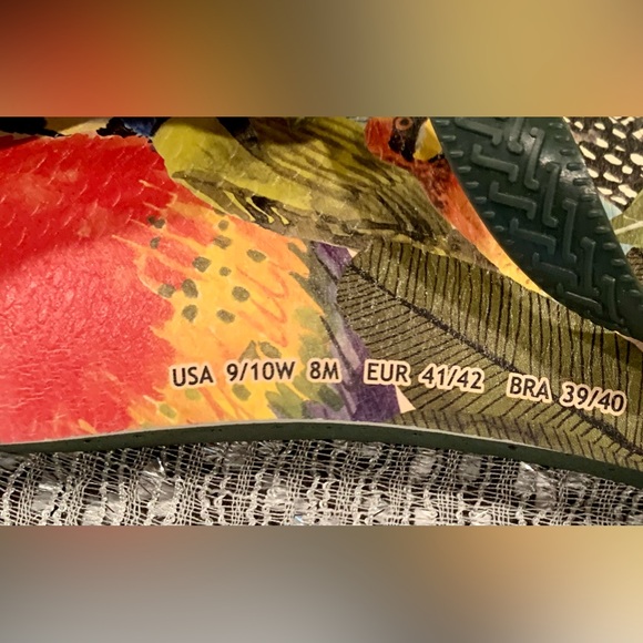 Havaianas x Farm Rio Tropical Birds
Print NWT - Women’s 9/10, Men 8 - Picture 7 of 8